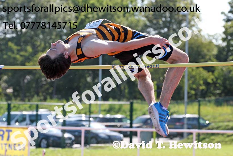 Under-17 mens high jump. Photo: David T. Hewitson/Sports for All Pics